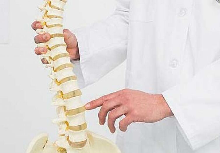 Osteochondrosis thoracic diwujudkeun ku karuksakan cakram intervertebral