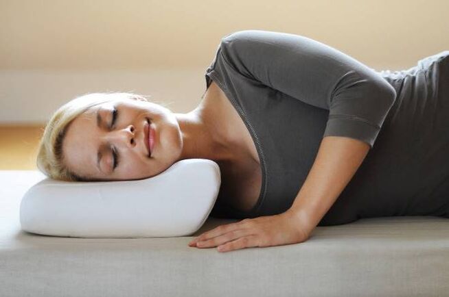 Saré dina bantal Orthopedic salaku pencegahan osteochondrosis cervical