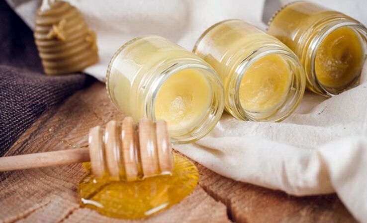 Di bumi anjeun tiasa nyiapkeun salep pikeun pengobatan osteochondrosis thoracic